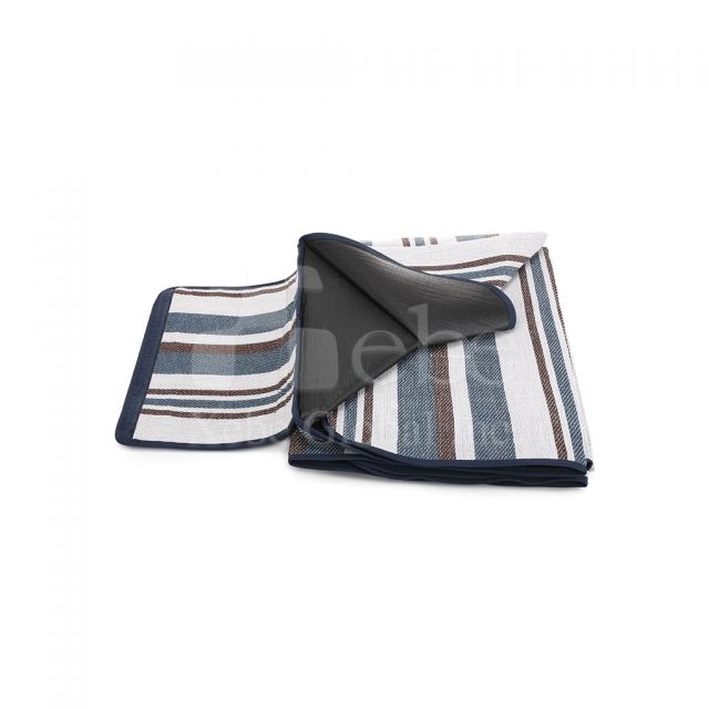 Customized large picnic blanket Handle foldable beach mat	