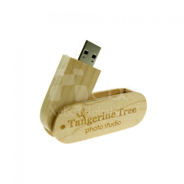 Elegant wooden USB drive 