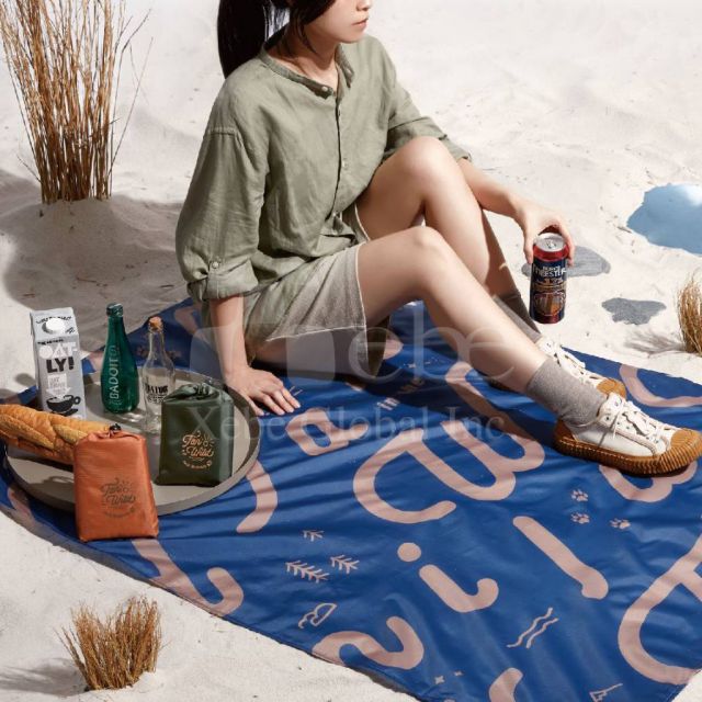 Customized lightweight outdoor picnic blanket